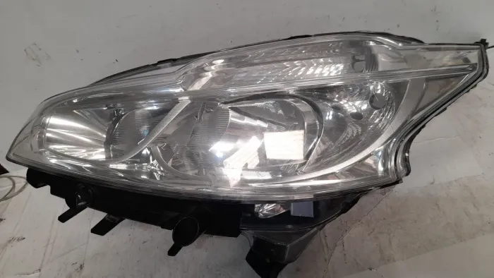 Farol Peugeot 208 2012 2013 2014 2015 16 17 18 esq