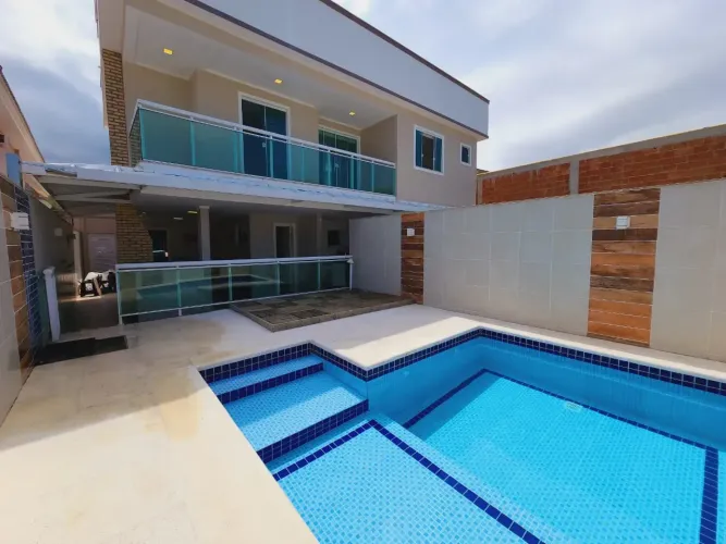 Casa no Cond. Reserva do Sahy com 5 Suites e Piscina