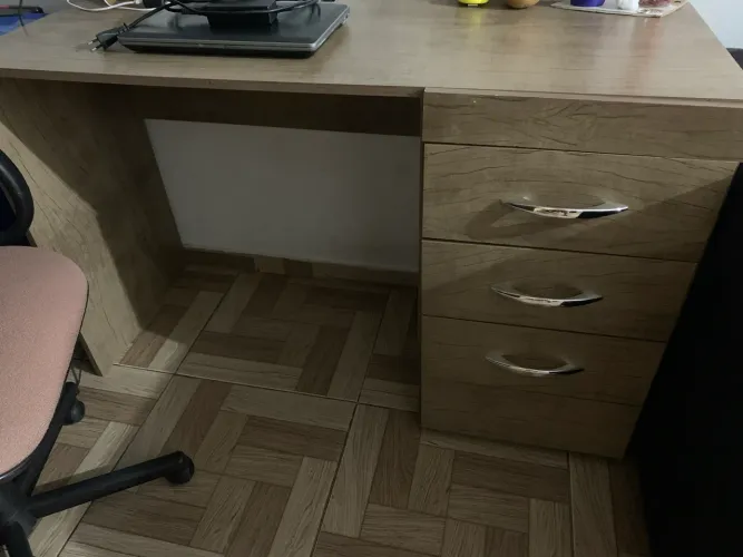 Escrivaninha 1,20 x 45cm