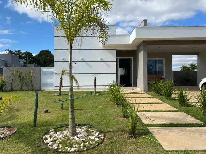 Casa Porteira Fechada à Venda no Ninho Verde II Piscina, Gourmet e Localização Privilegia
