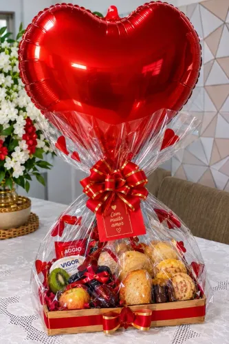 Cesta Café da Manhã Romântica Com Balão Gigante Coração.