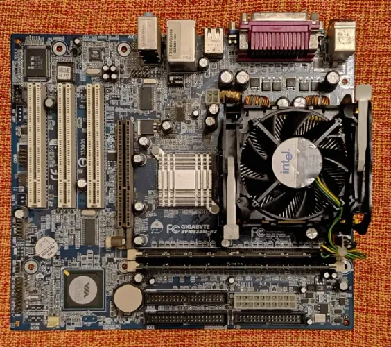 Placa Mãe Gigabyte, Soquete 478 com Celeron 2.26ghz / Cooler / 1gb Ram - Testado / Ok