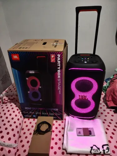 Vendo JBL party box 320 novinha foi ligada 1 vês zera