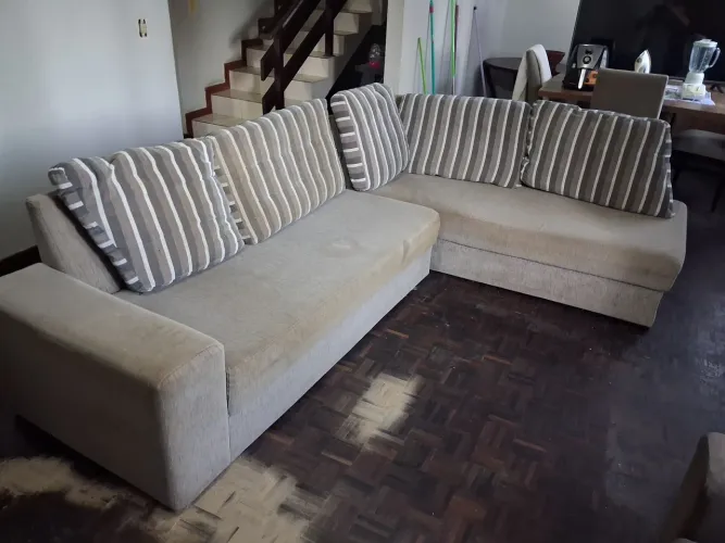 Vendo Sofá de Canto em L com Chaise - Confortável e Espaçoso...<br> ideal para sala de estar.