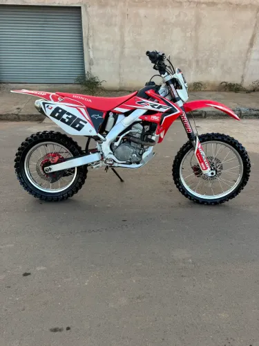 CRF 250x de trilha