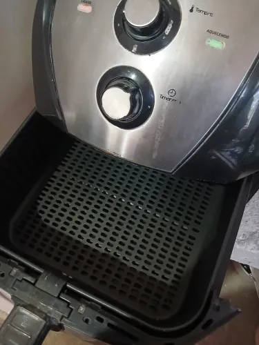 Vendo ayrfrier mondial 8 litros funcionando perfeitamente 