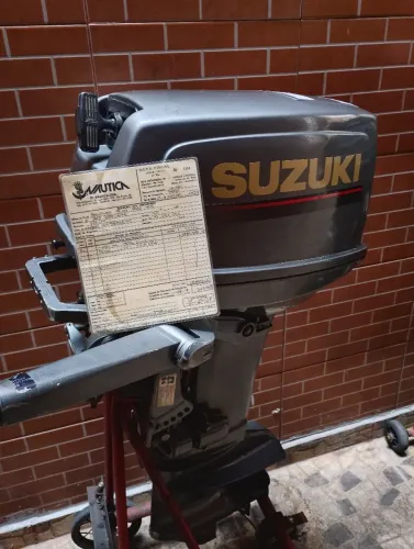 Motor de popa Suzuki 30 HP único dono com nota fiscal