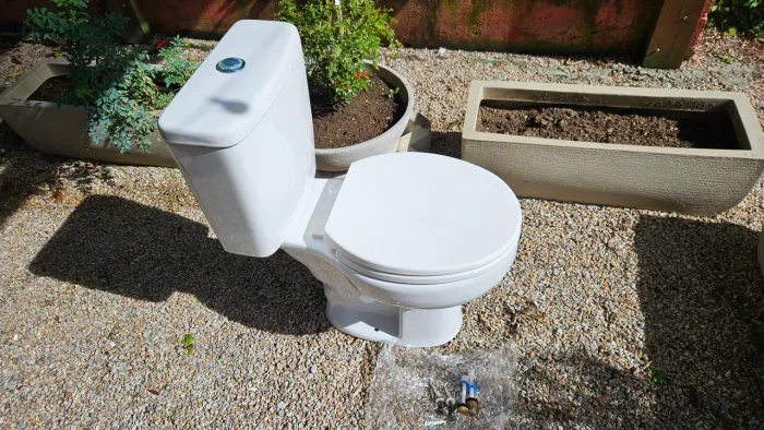 Sanitário Roca com caixa acoplada