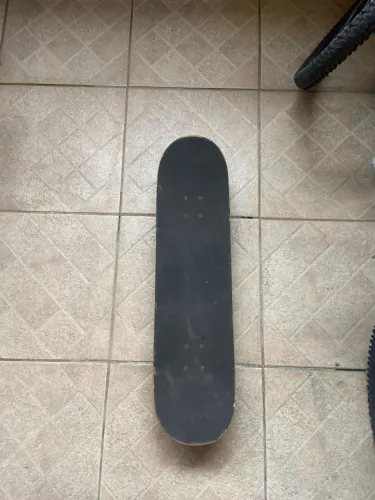 Vendo skate Hondar completo.