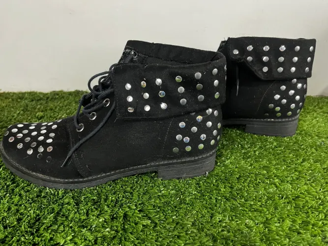 Bota Coturno Usada Preto com Tachinhas Botinha Feminina