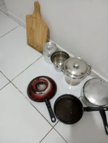 Panelas pra vender tudo ?.