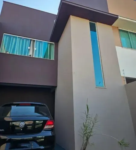 LINDA CASA ASOBRADADO