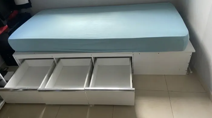 Cama de solteiro planejada em MDF puro + colchão feito sob medida