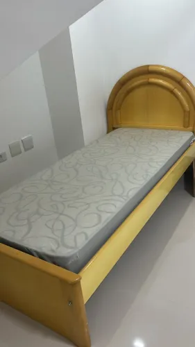 Cama +colchao d33 solteiro 1,88 por 88 nova