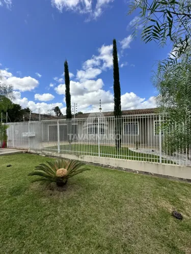 Casa à venda com piscina em Oficinas.