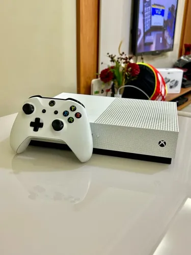 XBOX ONE S 1TB SEM DETALHES
