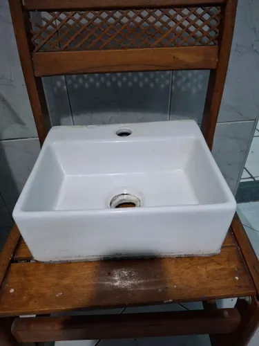 Vendo Cuba de Cerâmica para banheiro Usada