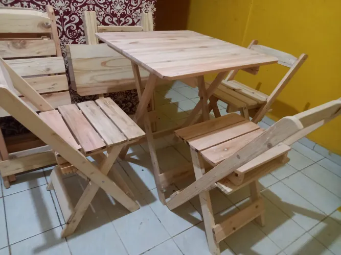 Jogo de mesa dobrável com 4 cadeiras