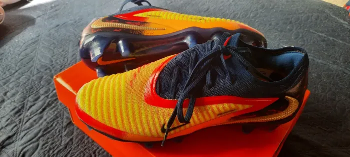 CHUTEIRA CAMPO NIKE PHANTOM PRO.
