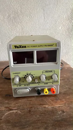 Fonte De Bancada Yaxun 1502DD Regulada Digital - Usada