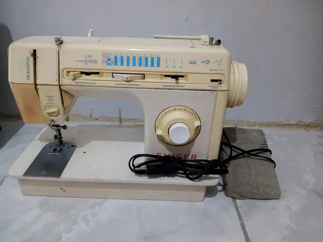 MÁQUINA SINGER DE COSTURA