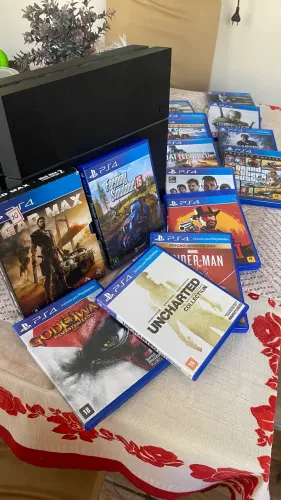 Vendo PS4 muito conservado