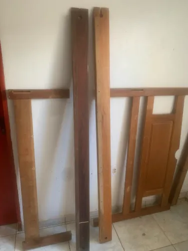 Cama de madeira