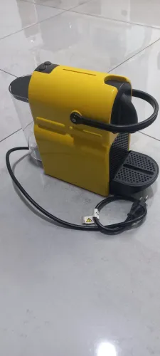 Cafeteira nespresso amarela 