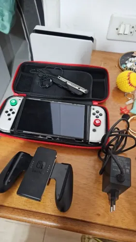 Nintendo Switch OLED - pouquíssimo uso