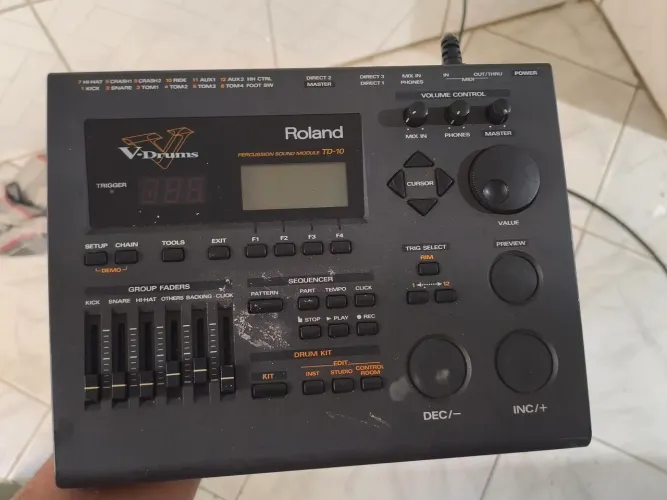 Módulo de percussão Roland TD-10 com placa de expansão TDW-1