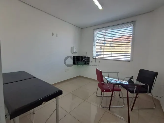 Locação de sala comercial no Centro de Sorocaba-SP: 1 sala, 1 banheiro, 12,25 m² de área.