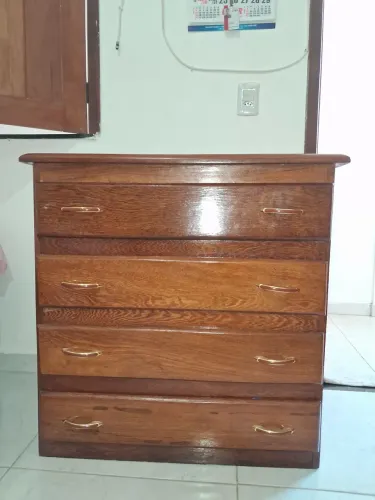 Vende-se uma cômoda semi nova