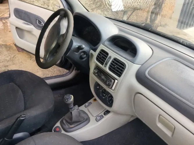 Renault Clio Expression 1.0/1.0 Hi-power 16V 3P 2004