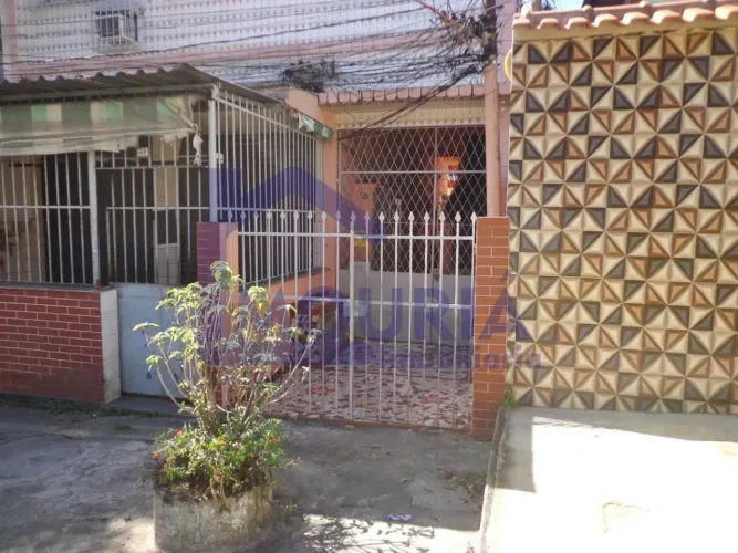 Casa de vila com 01 quarto em Irajá