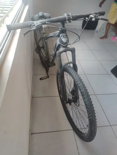 Bicicleta aro 29 Semi Nova