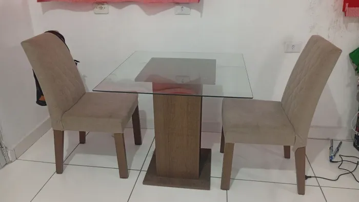 Mesa de vidro duas cadeiras