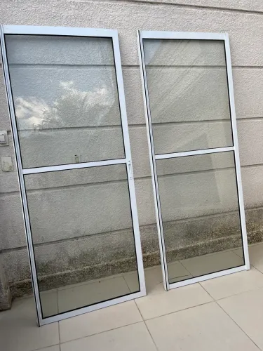 Porta de Alumínio com Vidro
