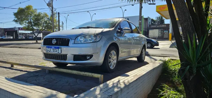 Fiat Linea Essence Dualogic 1.8 Flex 16V 4P 2013
