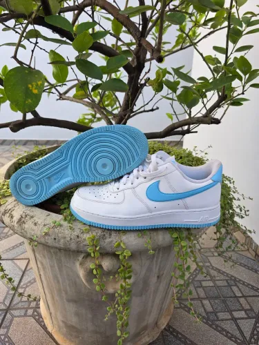 NIKE AIR FORCE '07 WHITE/AQUARIUS BLUE 43 BR 11 US