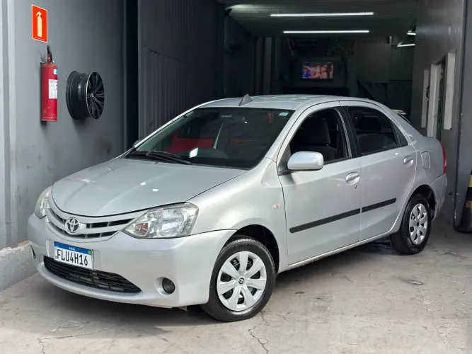 Toyota Etios XS Sedan 1.5 Flex 16V 4P Mec. 2013