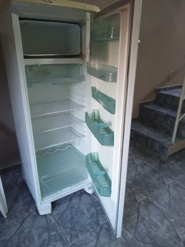 Geladeira Electrolux usada a venda.
