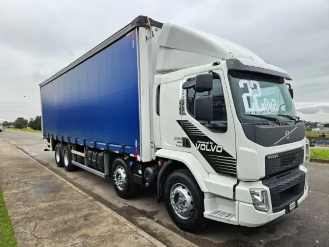 Volvo VM 330 8x2 Ano 2022 Sider 9.75mts Automático Ar Condicionado Plano Ouro 