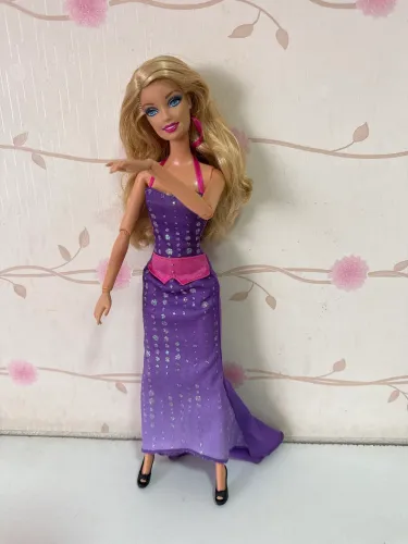 Barbie fashionista Mágica