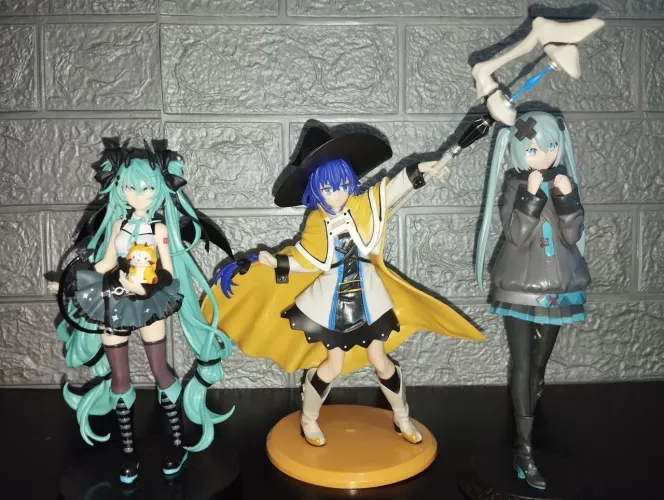 Action Figure Anime Roxy e Hatsune Miku + Brinde