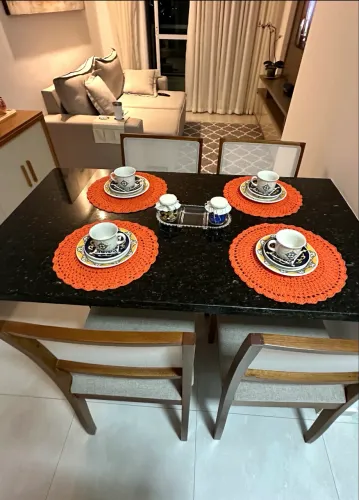 ? Apartamento de 2 Quartos para Aluguel