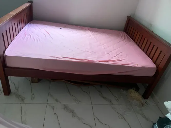 Cama de madeira