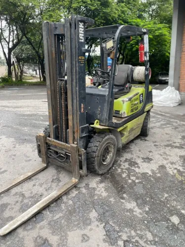 EMPILHADEIRA CLARK CQ25