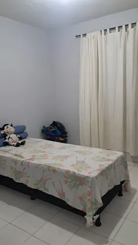 Alugo 1/4 em meu apto.