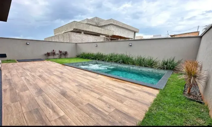 Sobrado para venda tem 196 m² com 3 suítes em Jardins Capri - Senador Canedo - GO
