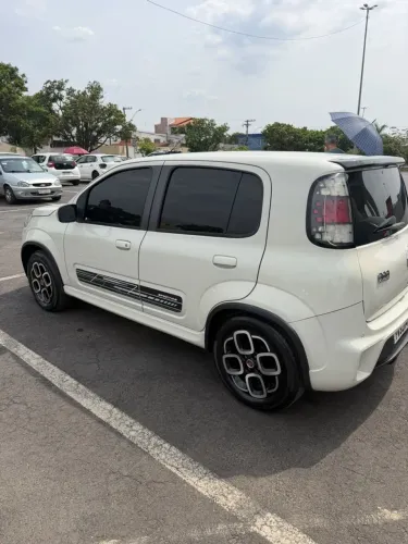 Fiat Uno Sporting 1.4 EVO Fire Flex 8V 4P 2016